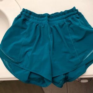 LULULEMON HOTTY HOT SHORTS!!!